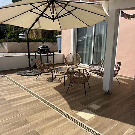 Villa Rosea Du In Paca Sun And Relaxation