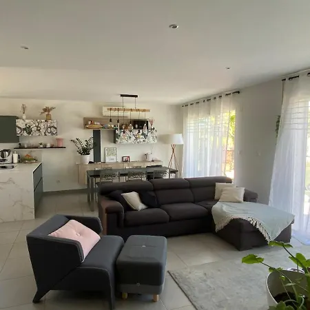 Villa Rosea Du In Paca Sun And Relaxation